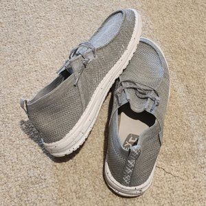 Hey Dude Shoes, size 8 EUC